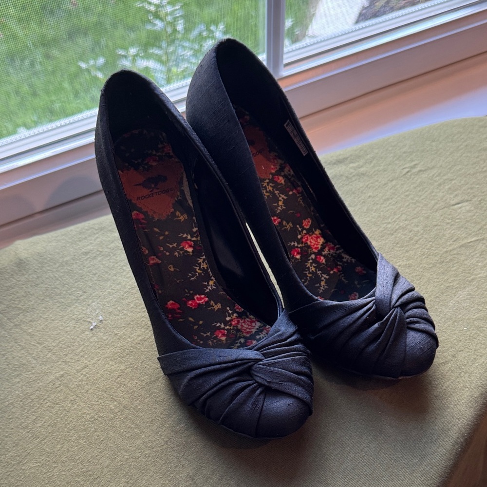 Rocket Dog Elegant Black Knot Heels